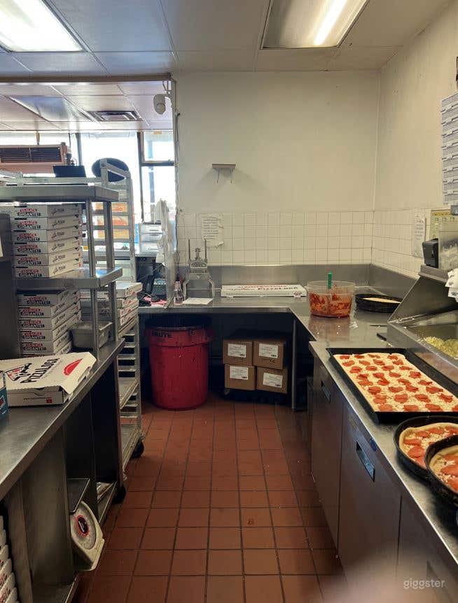 Perfect for Filming Pizza Restaurant in Los Angeles 2nd Loc. Photo 3