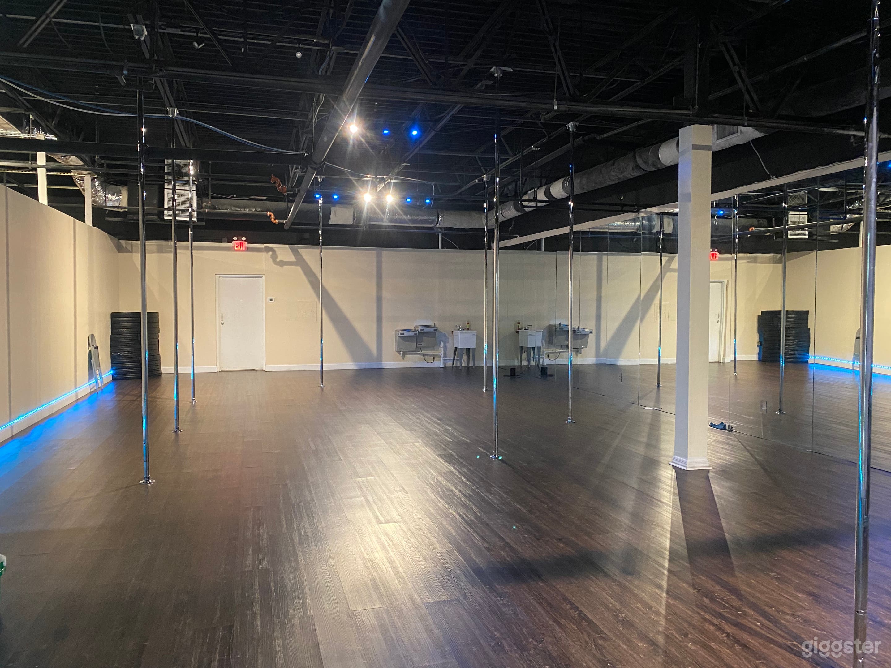 Large Dance Studio Space Photo 4