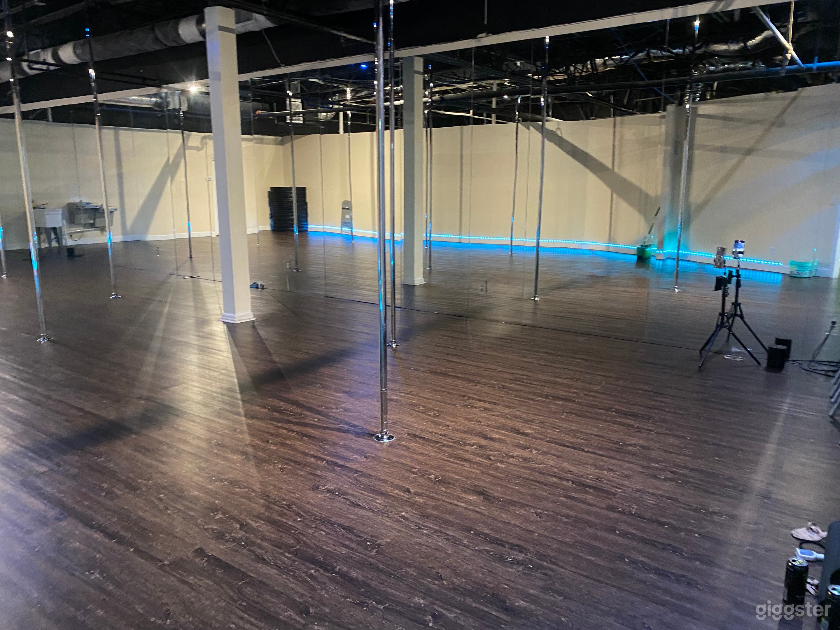 Large Dance Studio Space Photo 1