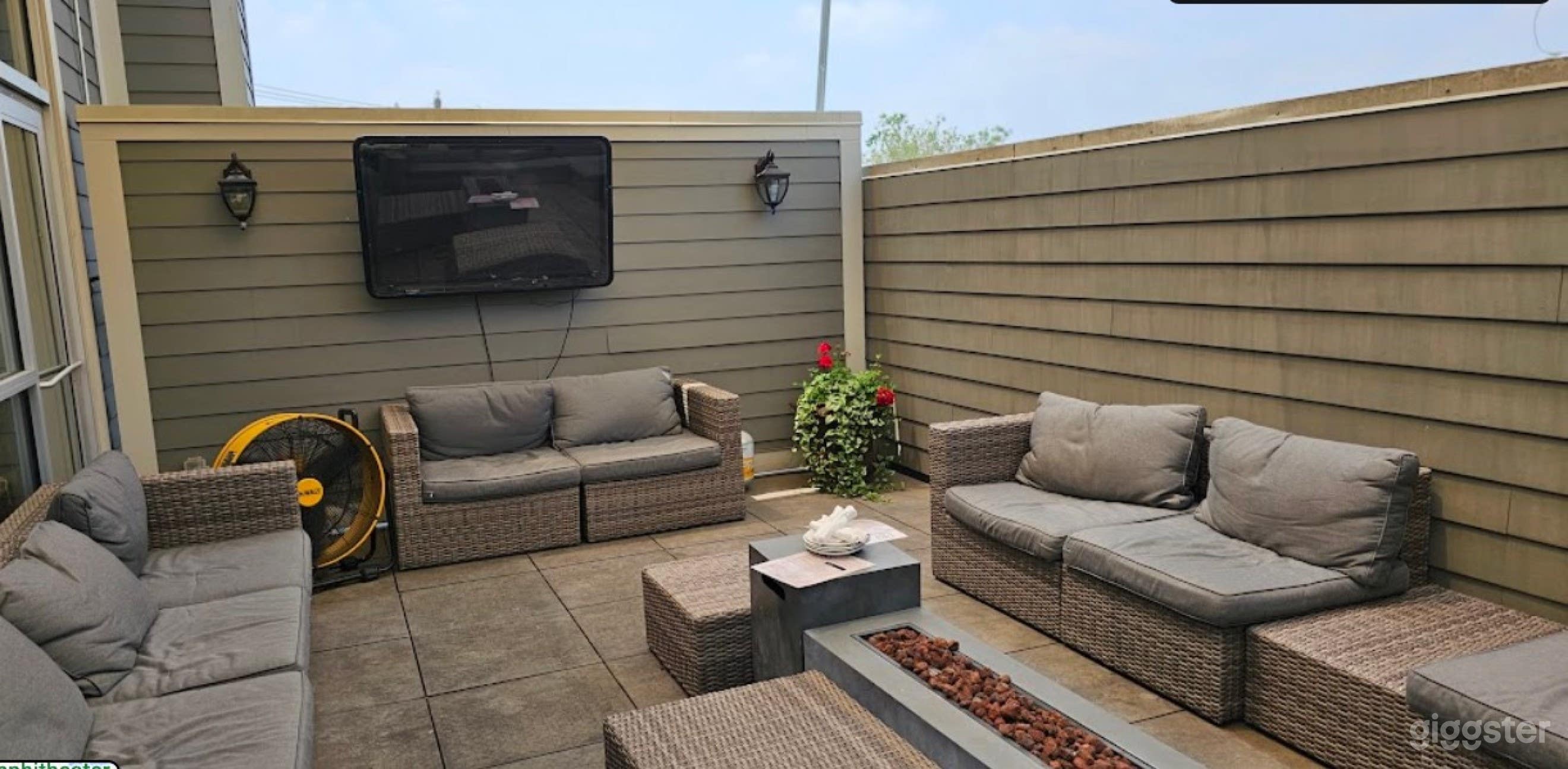 Exceptional 3 Floors Private Space With Bar And Outdoor Space (Full Buy Out) Photo 1