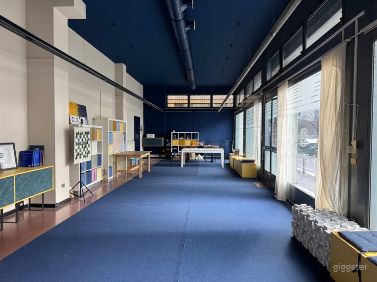  Bright space with 5 street-facing windows in the Isola district 