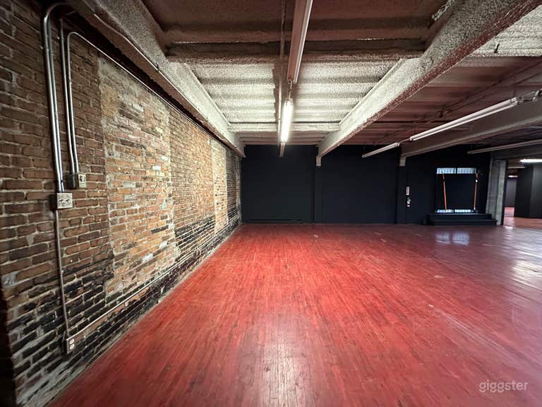  Espace Esc - 7500SF gallery & events wood floor 