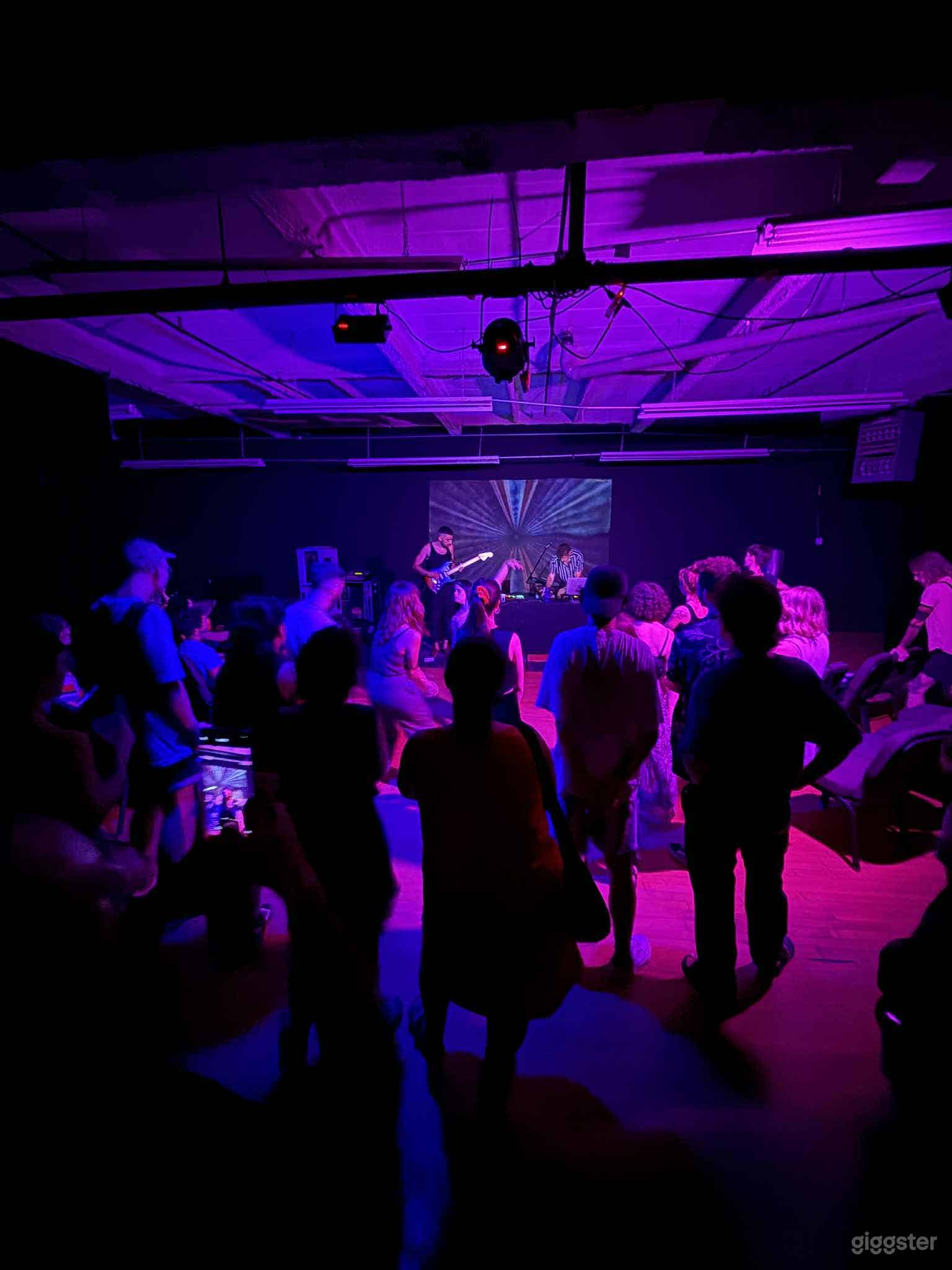 Espace Esc - 7500SF gallery &amp; events wood floor Photo 1