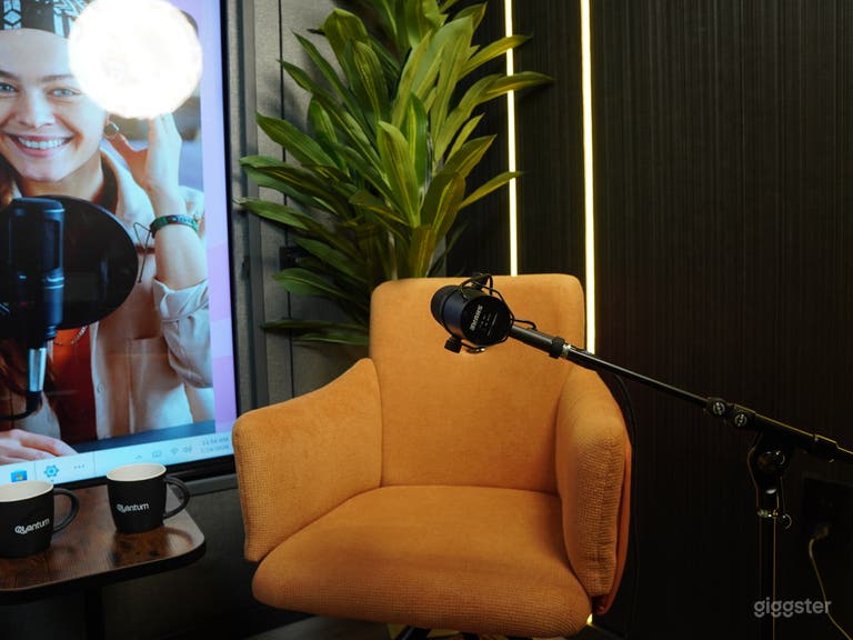  Professional Podcast & Interview Room 