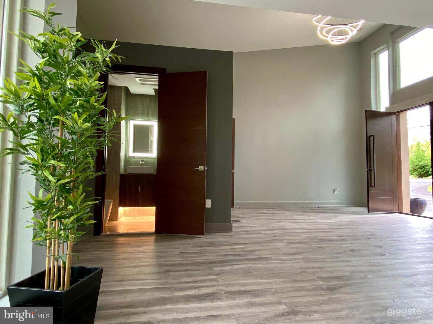 Contemporary villa, idyllic convenient location Photo 4