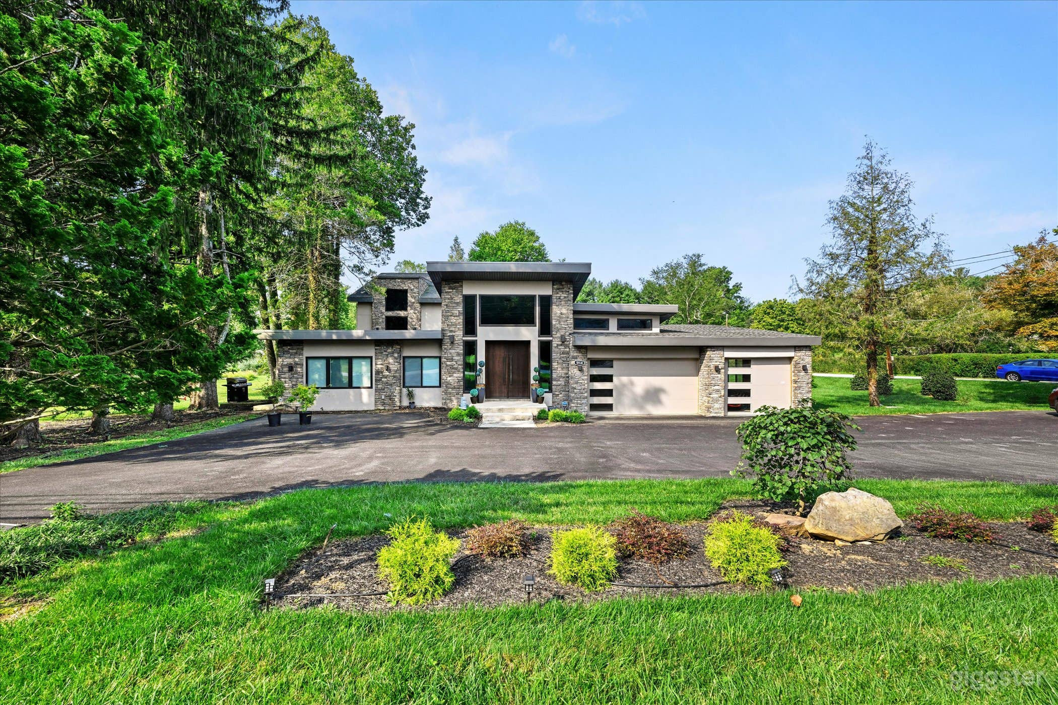 Contemporary villa, idyllic convenient location Photo 3