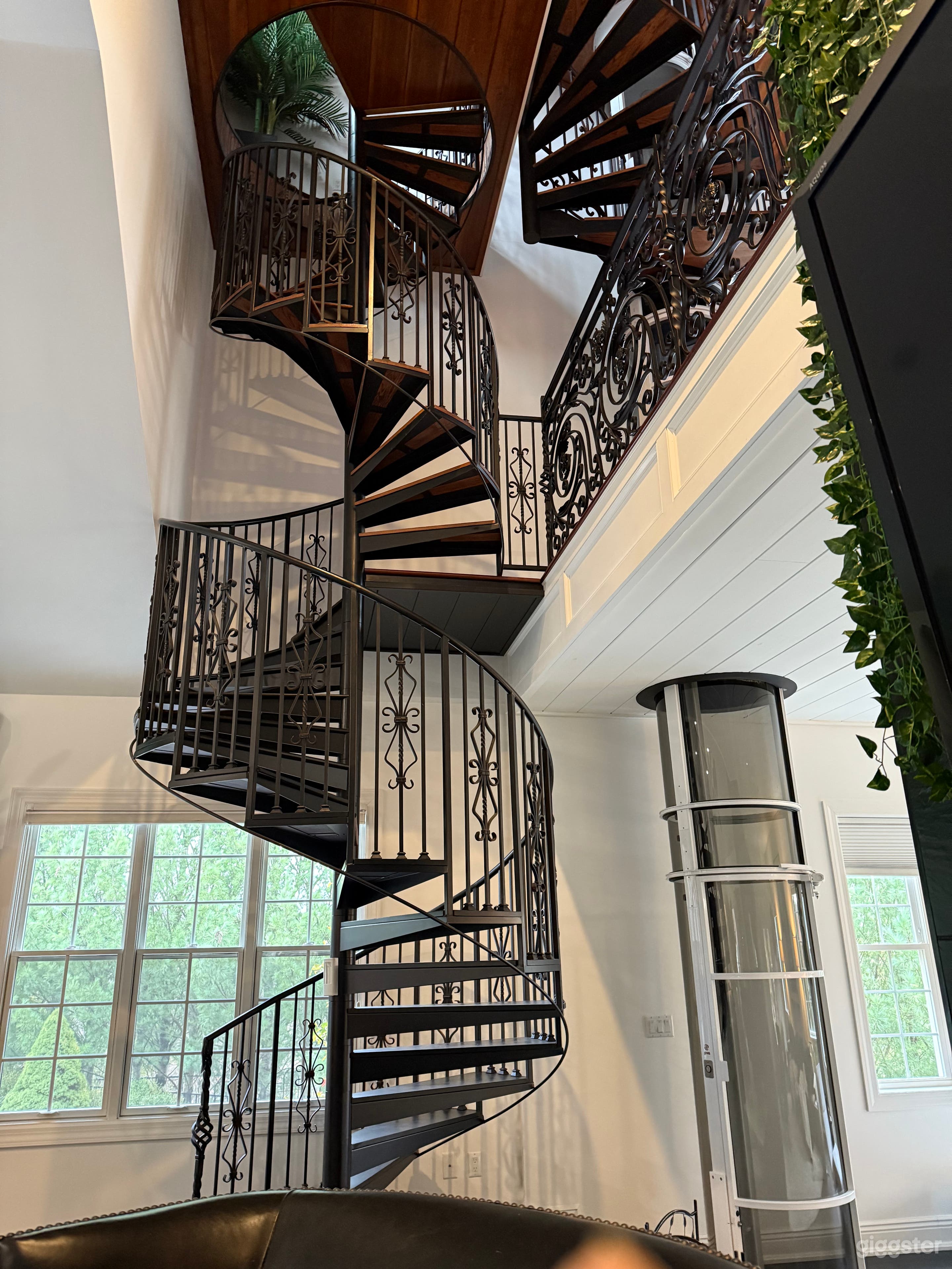 Modern Luxury Resort-Style Mansion with waterfalls Photo 4