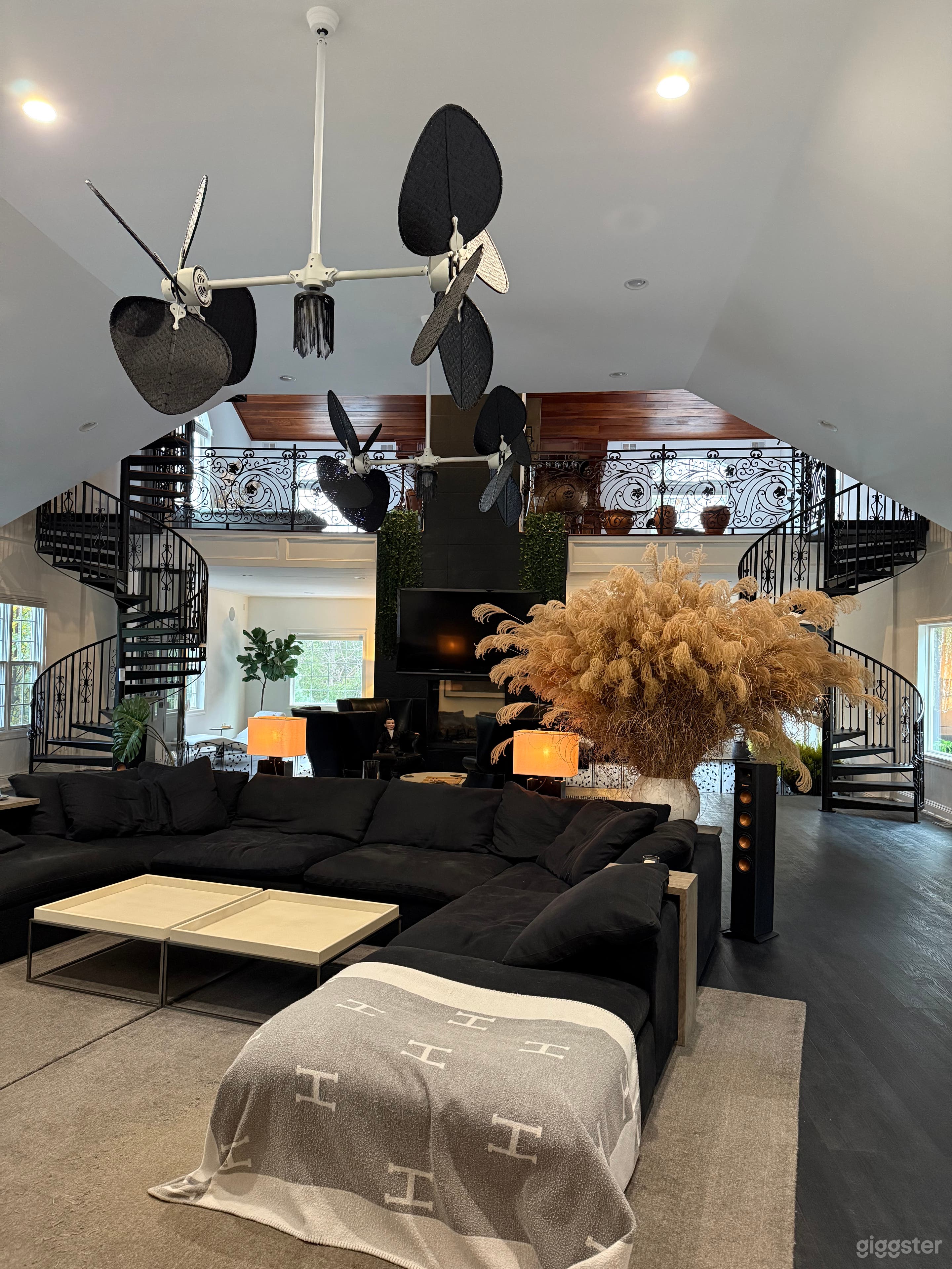 Modern Luxury Resort-Style Mansion with waterfalls Photo 3