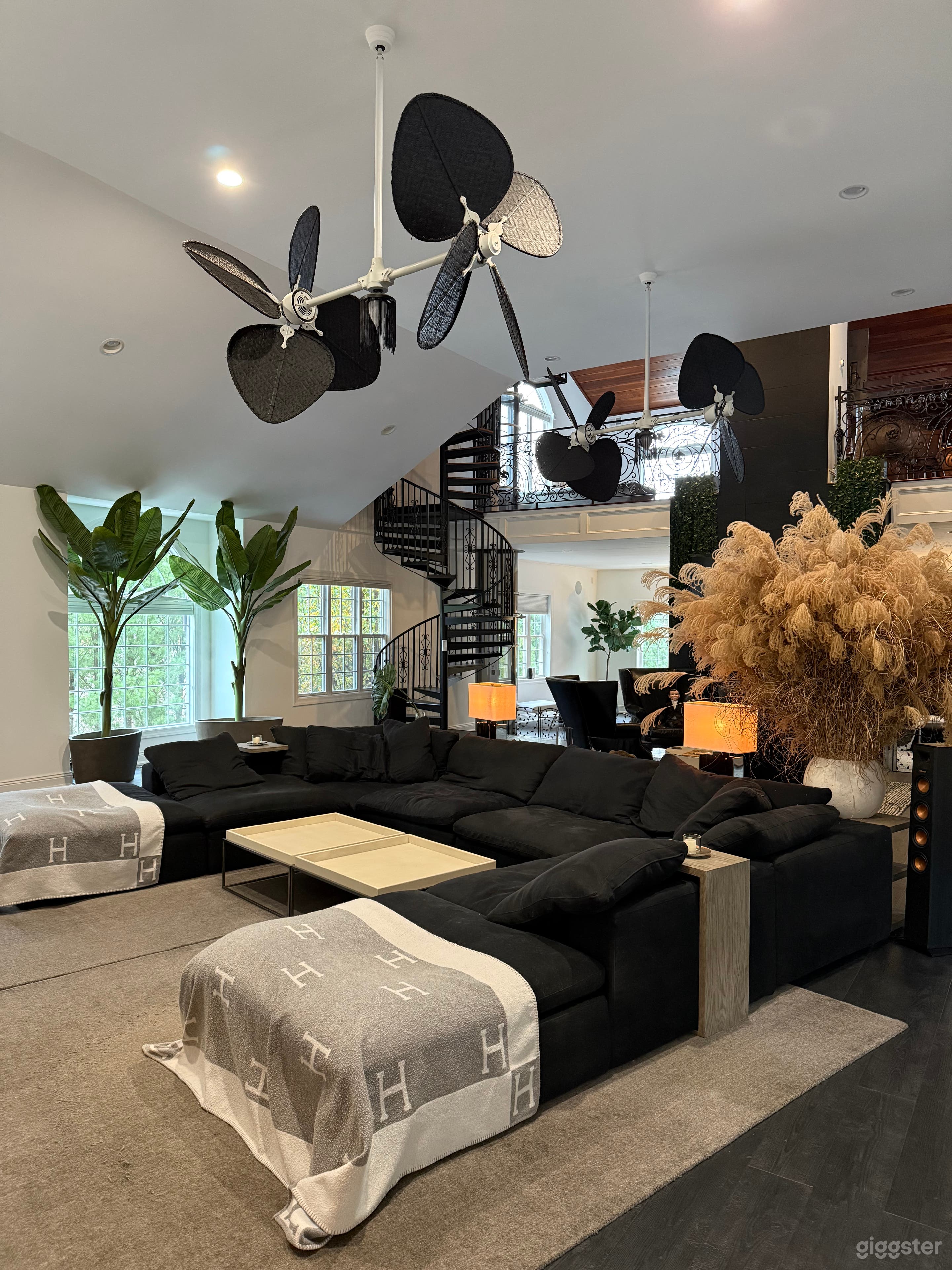 Modern Luxury Resort-Style Mansion with waterfalls Photo 2