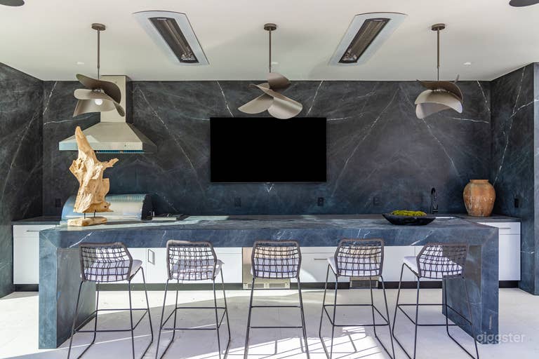  DUME LEGACY CLIFFTOP OCEANFRONT ESTATE 