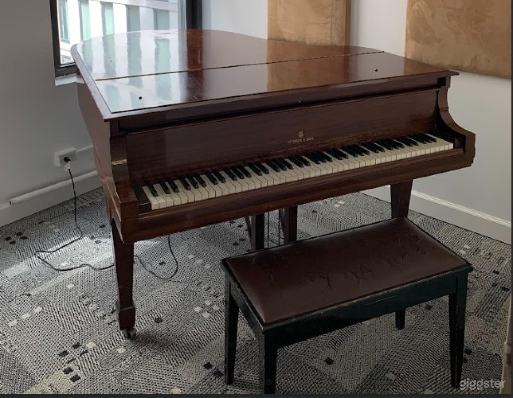 Stunning Vintage Space With Piano Photo 1