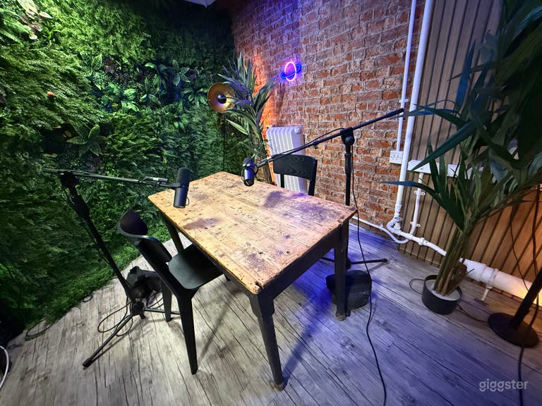  Amazing Podcast Studio - Engineer Included! 
