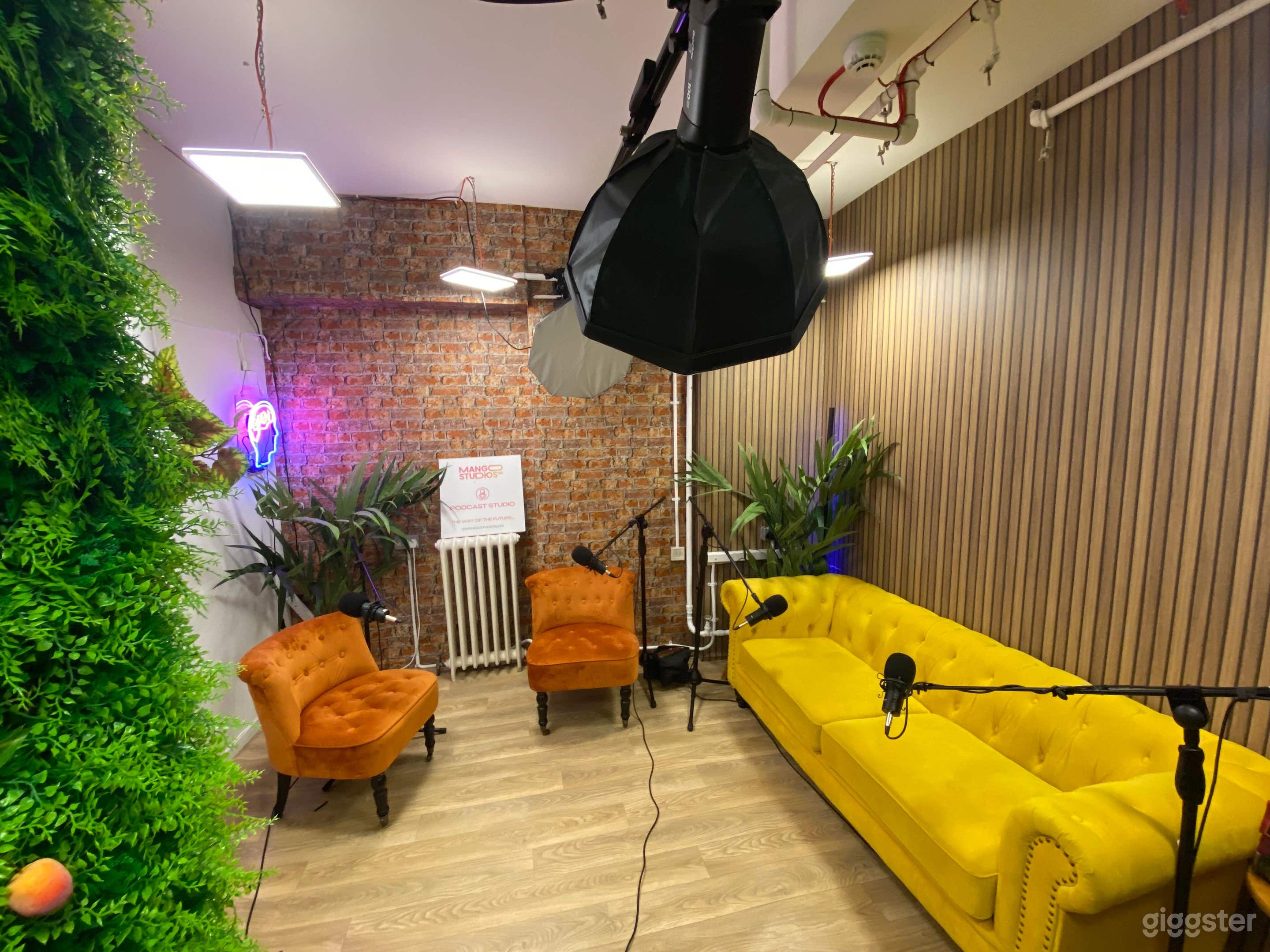 Amazing Podcast Studio Photo 1