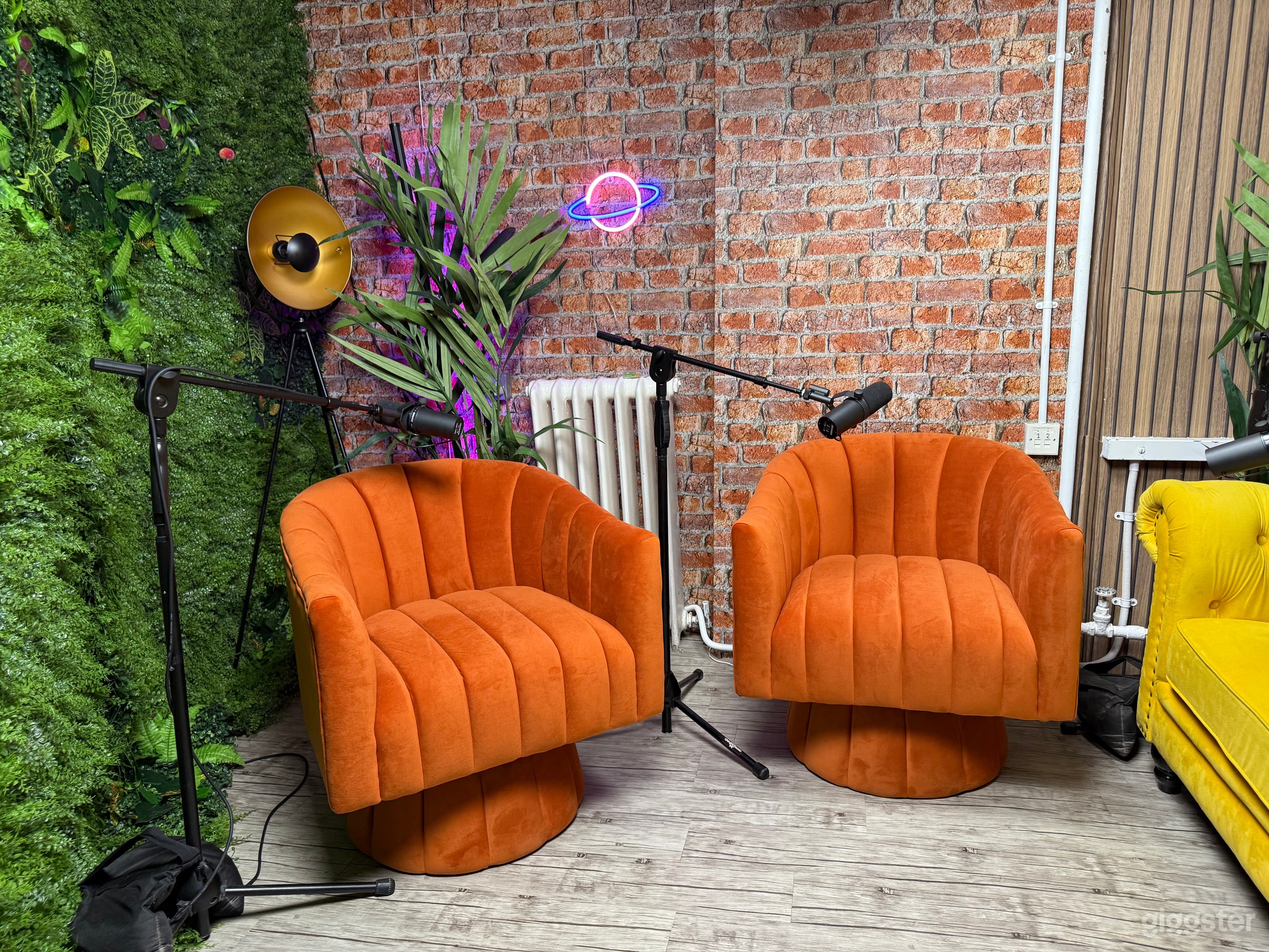 Amazing Podcast Studio - Engineer Included! Photo 3