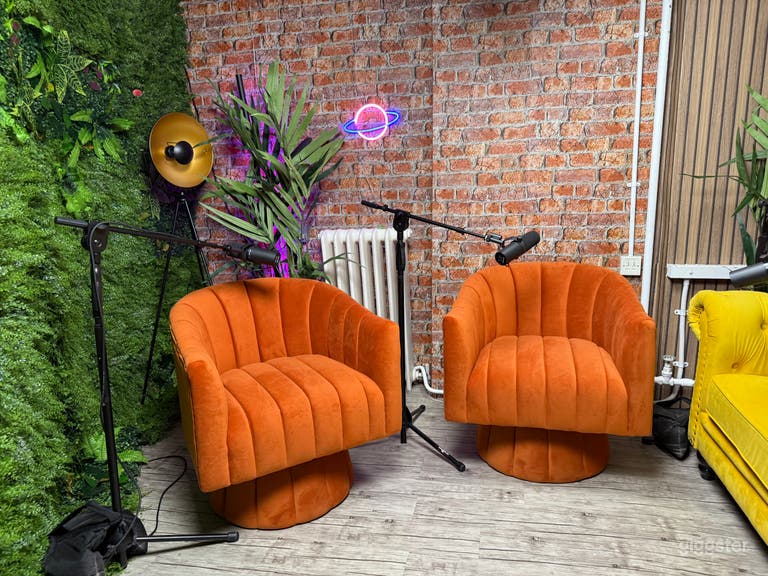  Amazing Podcast Studio - Engineer Included! 