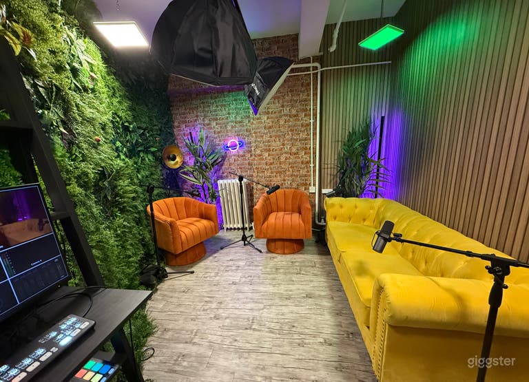  Amazing Podcast Studio - Engineer Included! 