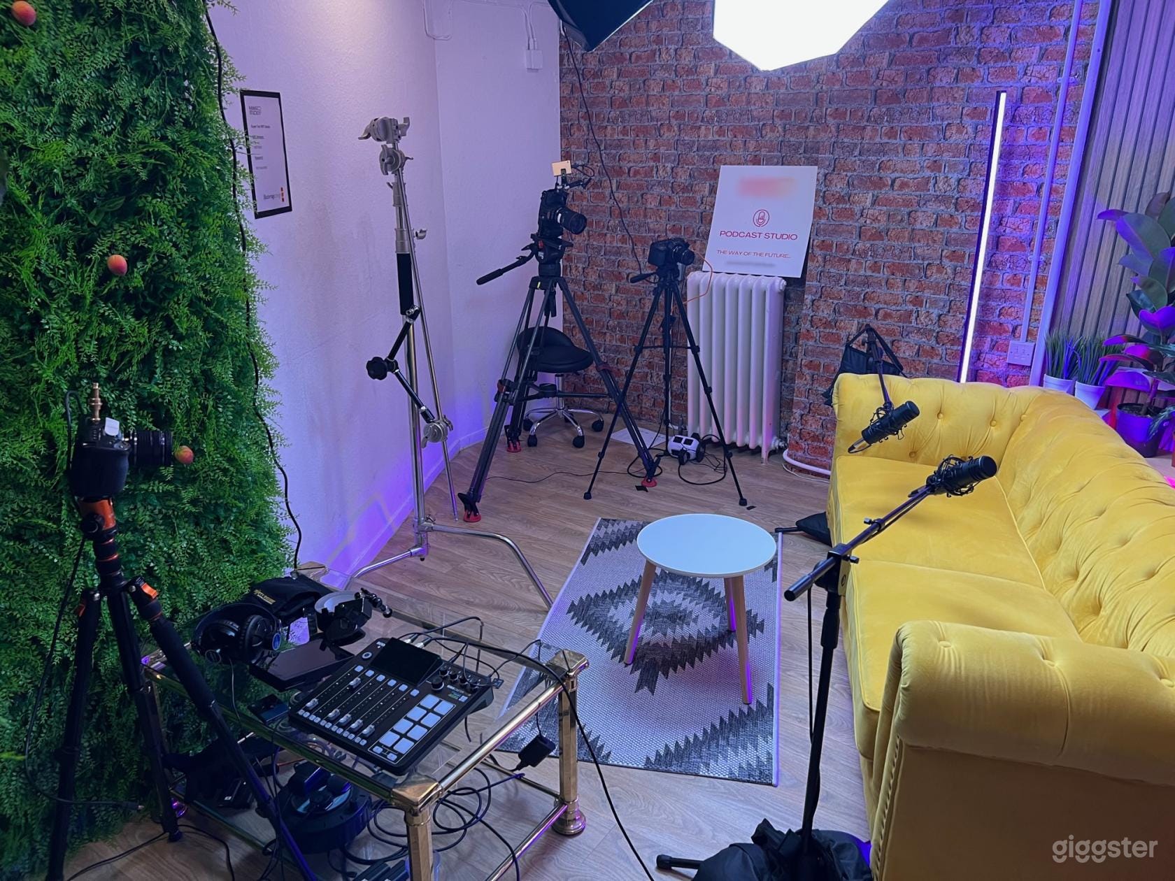 Amazing Podcast Studio Photo 3