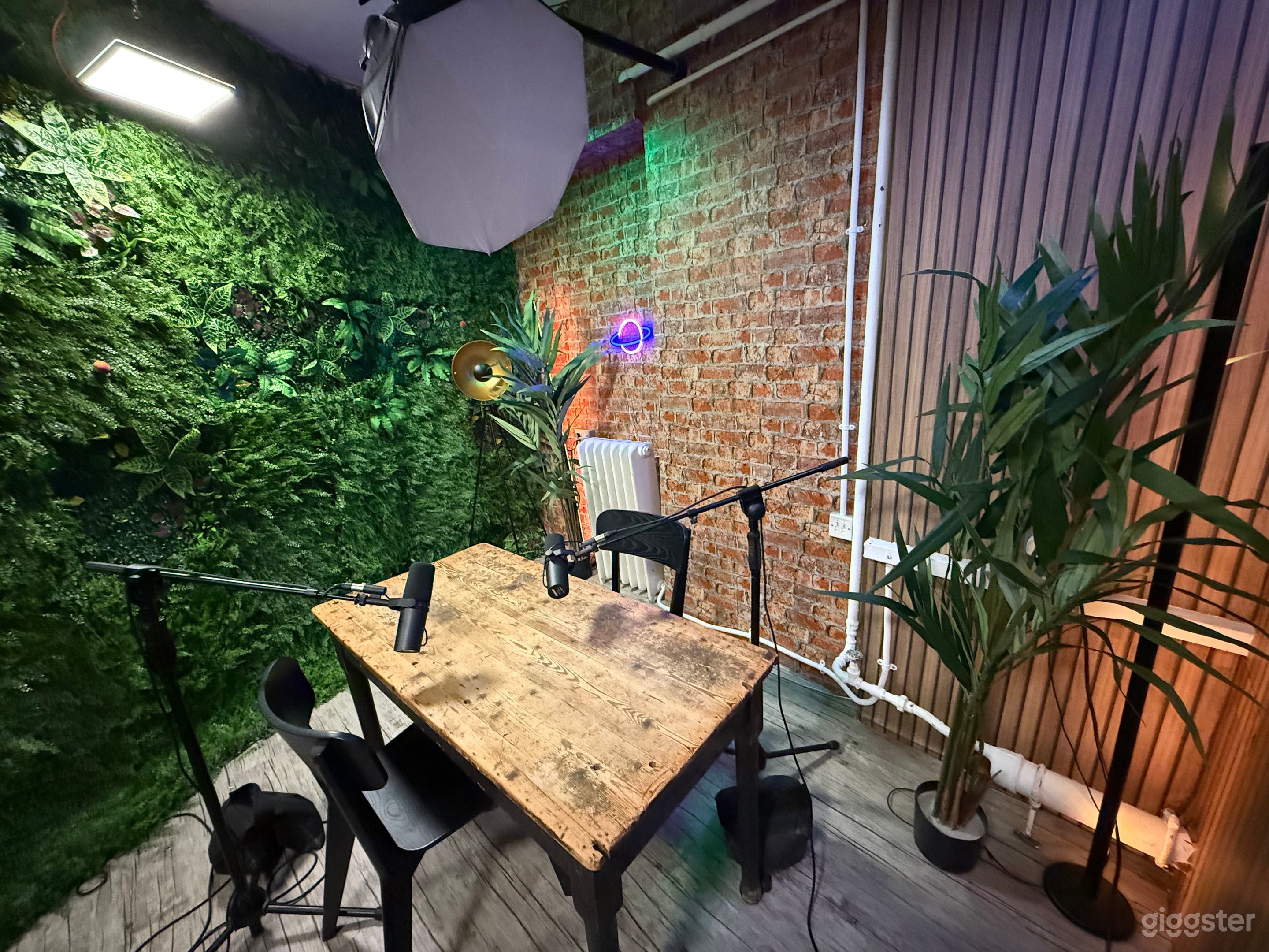 Amazing Podcast Studio - Engineer Included! Photo 4