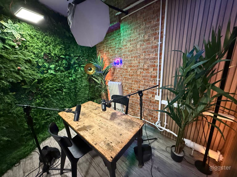  Amazing Podcast Studio - Engineer Included! 