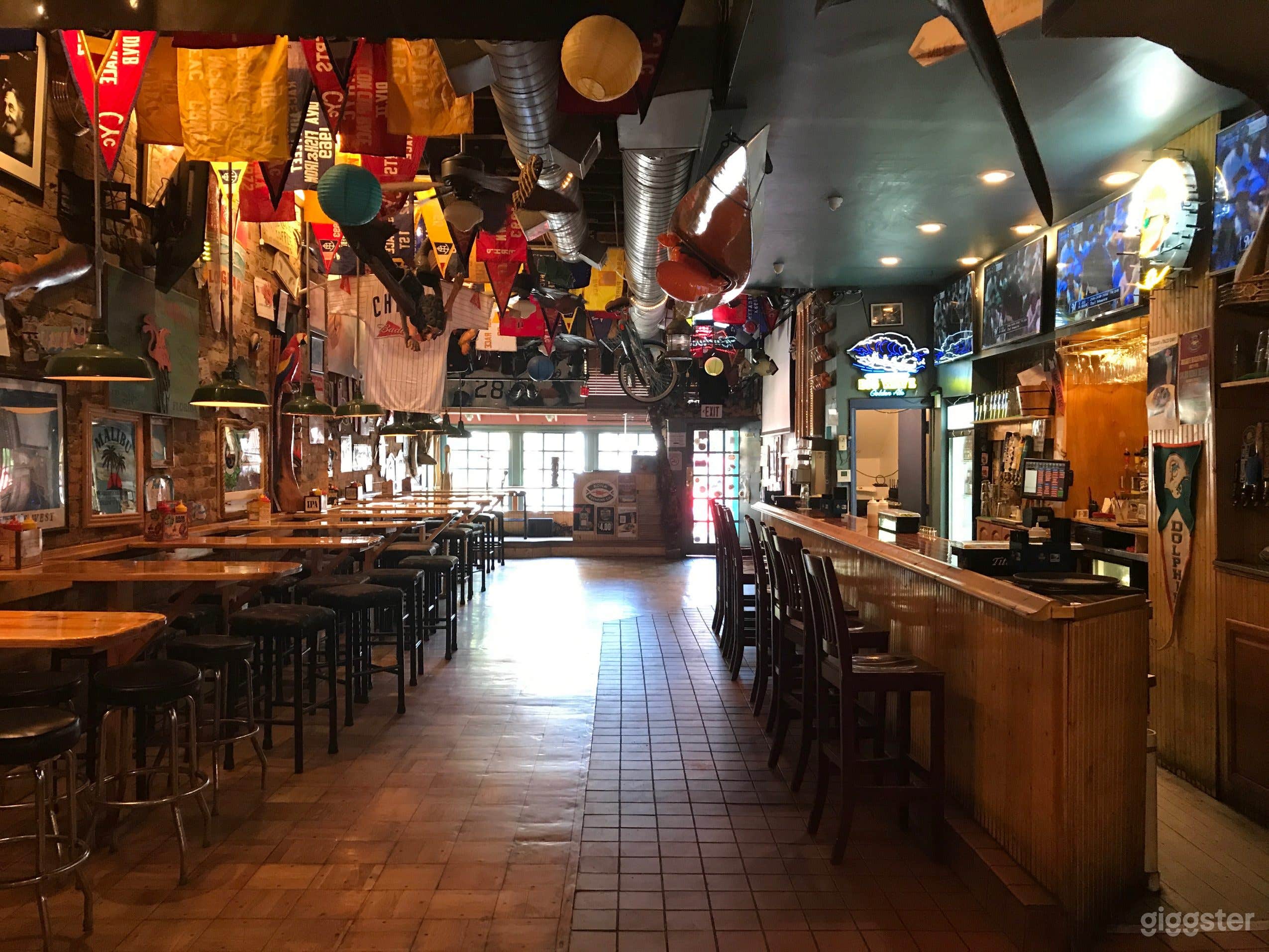 Pan Tropica Karaoke Bar with outdoor Patio Photo 2