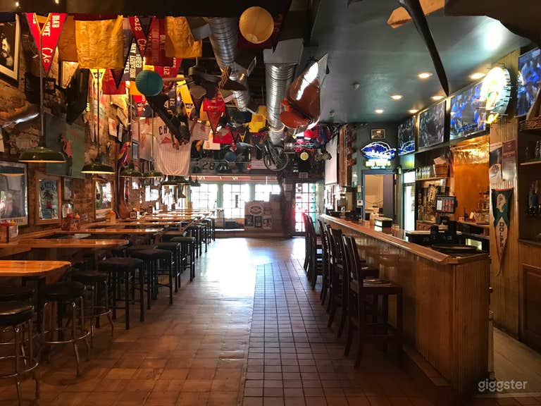  Pan Tropica Karaoke Bar with outdoor Patio 