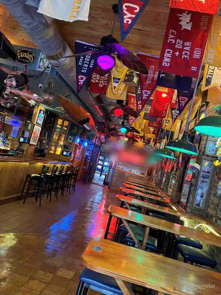  Pan Tropica Karaoke Bar with outdoor Patio 