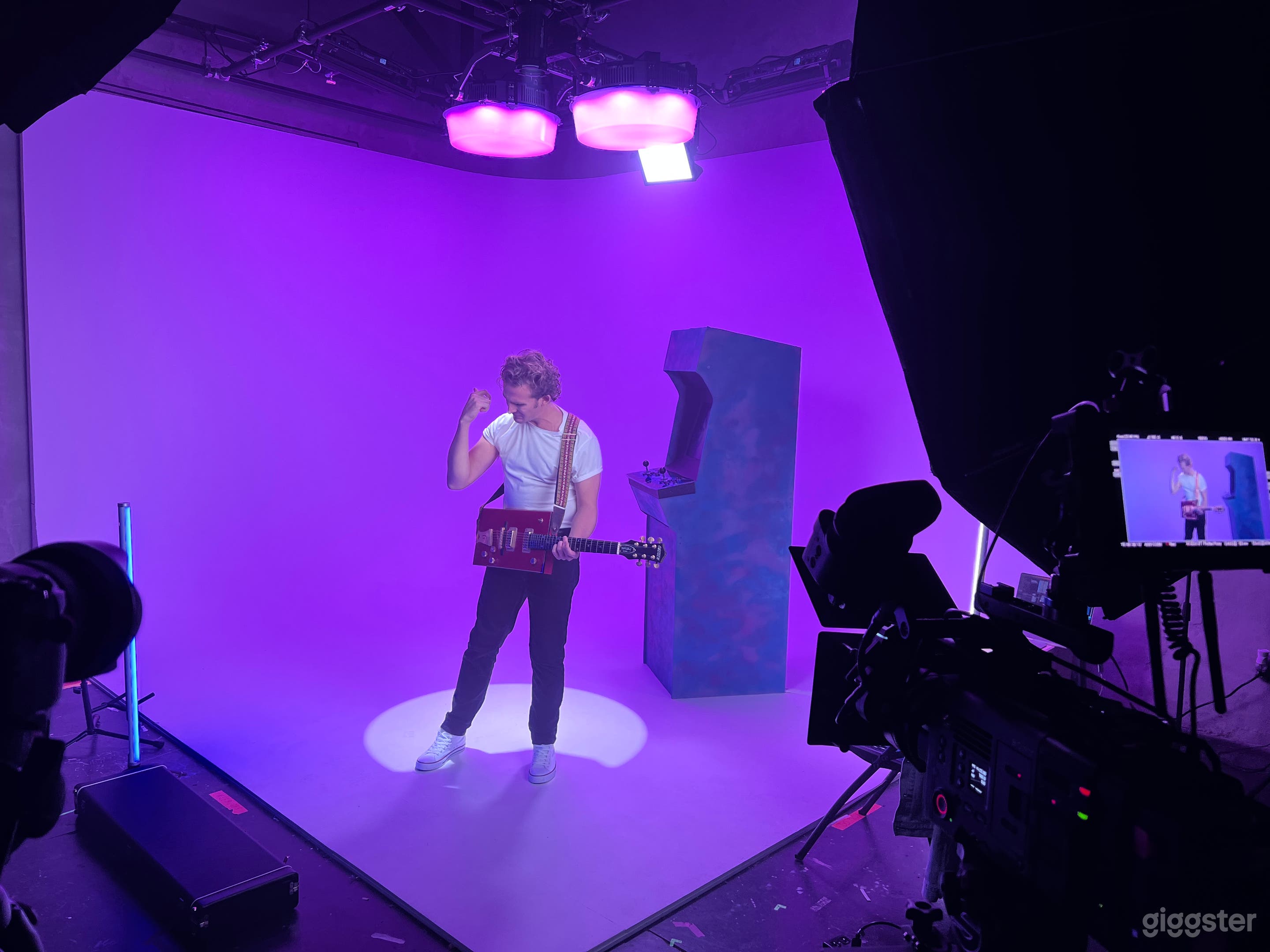 Video Production Studio — Cyc Wall, Lounge, and Pro Lighting Photo 3