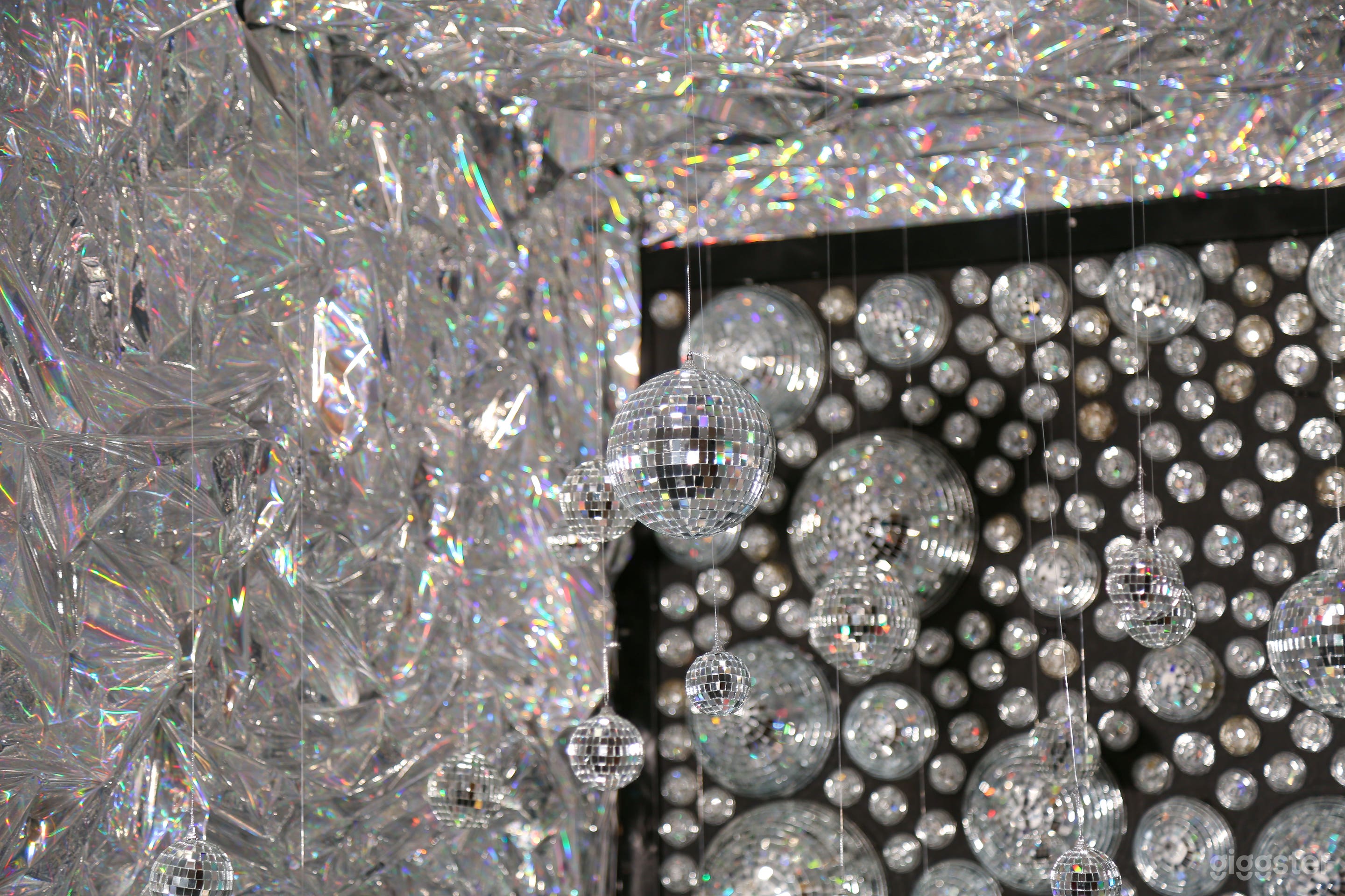 Luxury Multi Creative Set Studio Orange County FREE Parking Photo 4