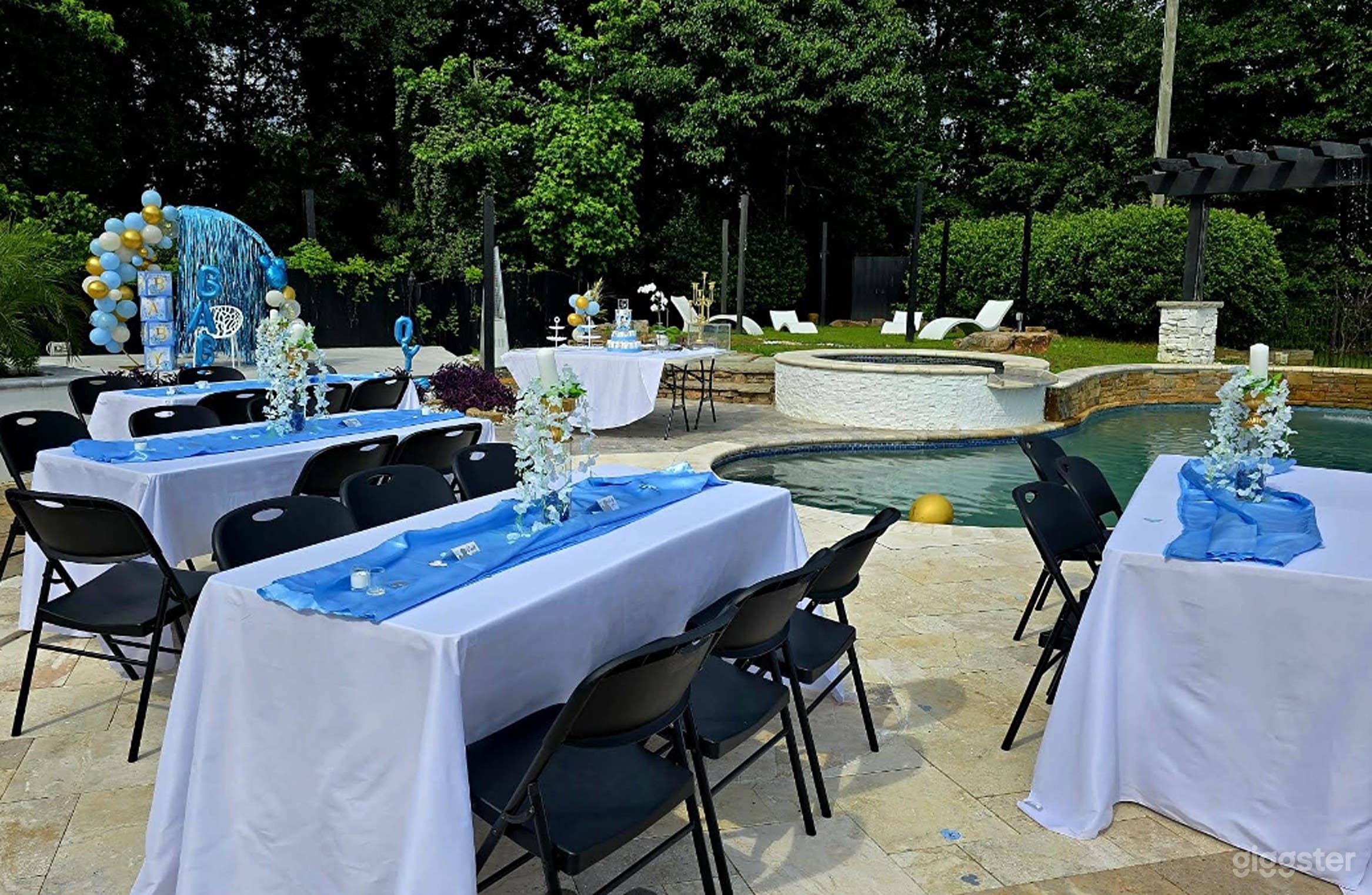 Private Outdoor Pool Photo 3