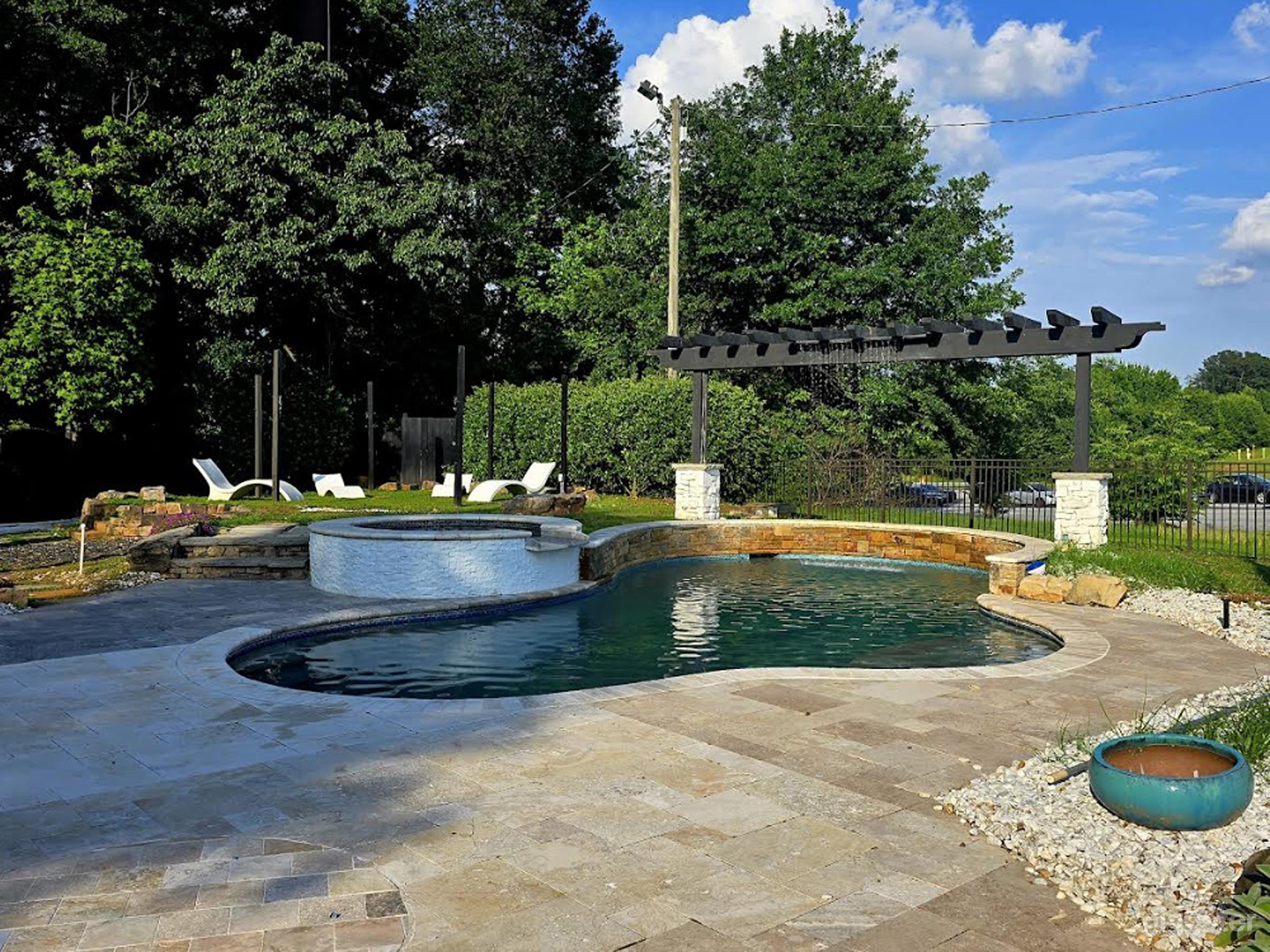 Private Outdoor Pool Photo 1