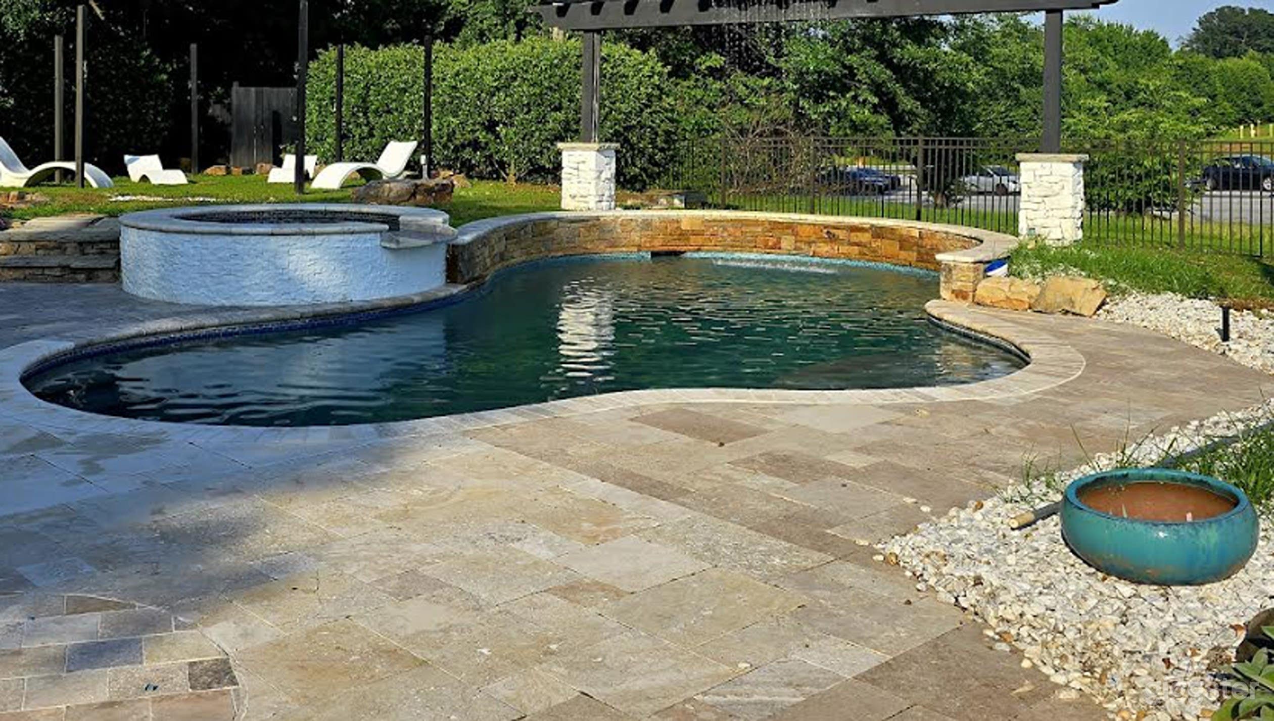 Private Outdoor Pool Photo 2