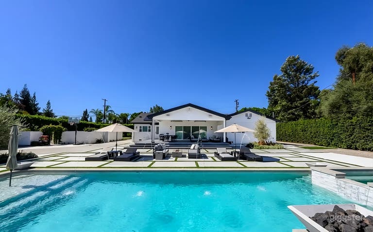  Luxurious Modern Dream Backyard 