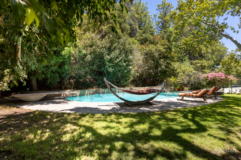  Brentwood Modern Cottage 