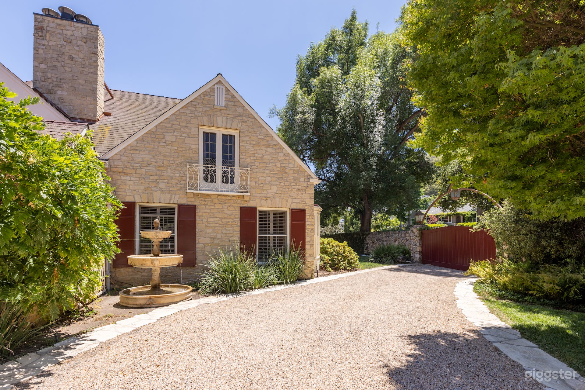 Brentwood Modern Cottage Photo 1