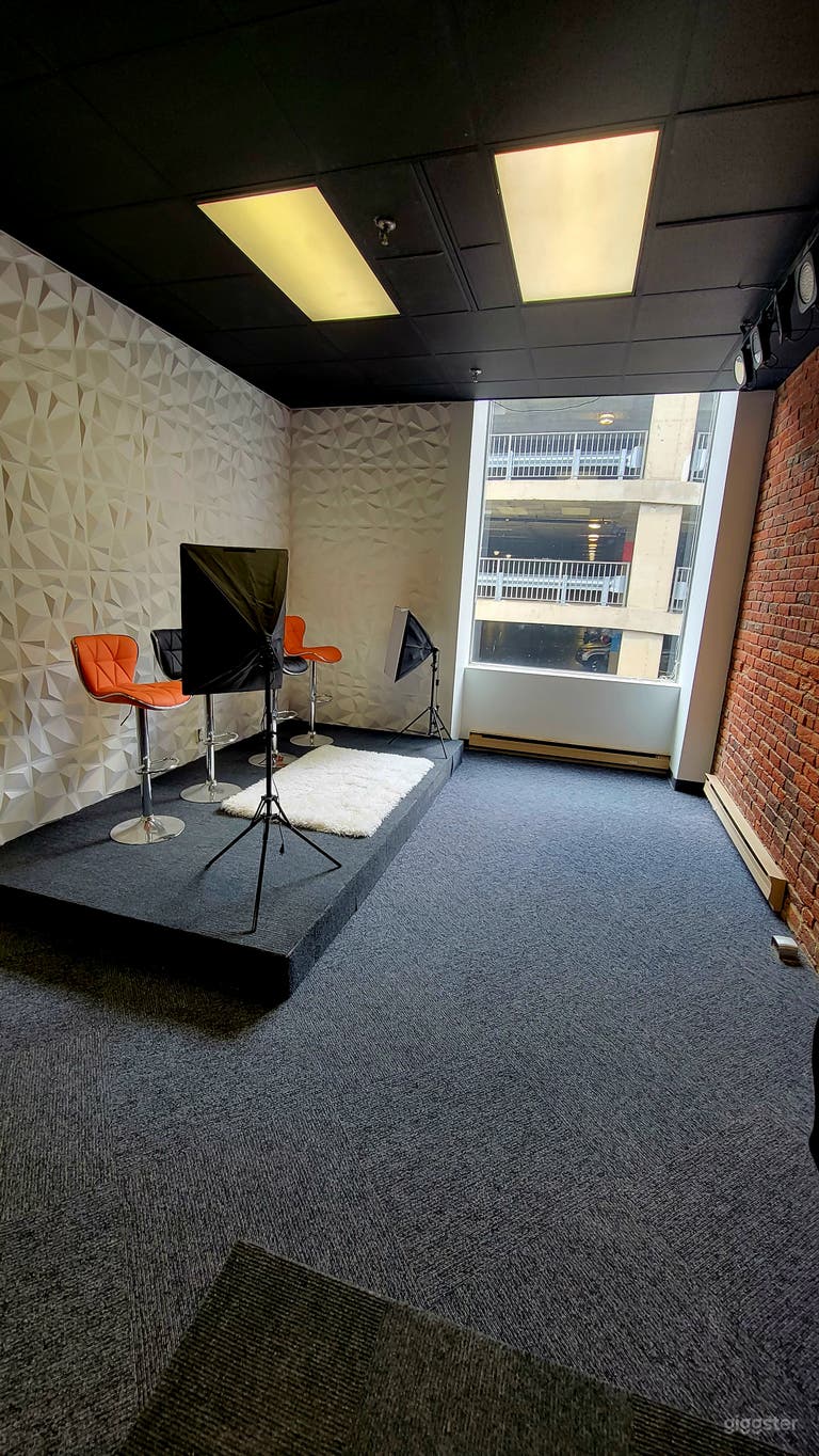  Versatile Creative Hub: Ideal Rental Space  