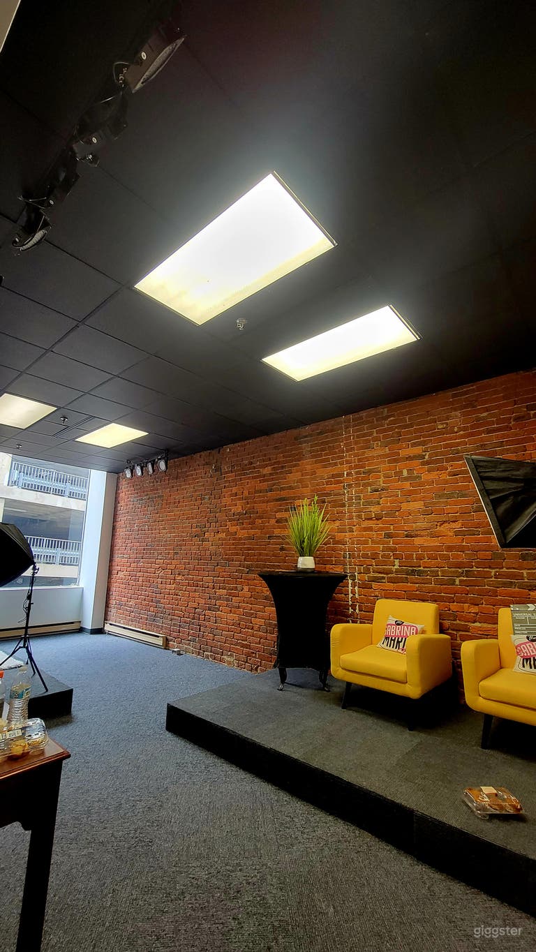  Versatile Creative Hub: Ideal Rental Space  