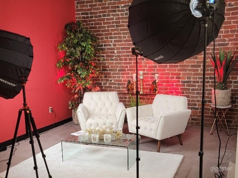  Versatile Creative Hub: Ideal Rental Space  