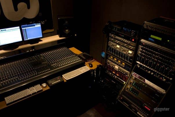  Intimate Music & Performance Venue - South Seattle 