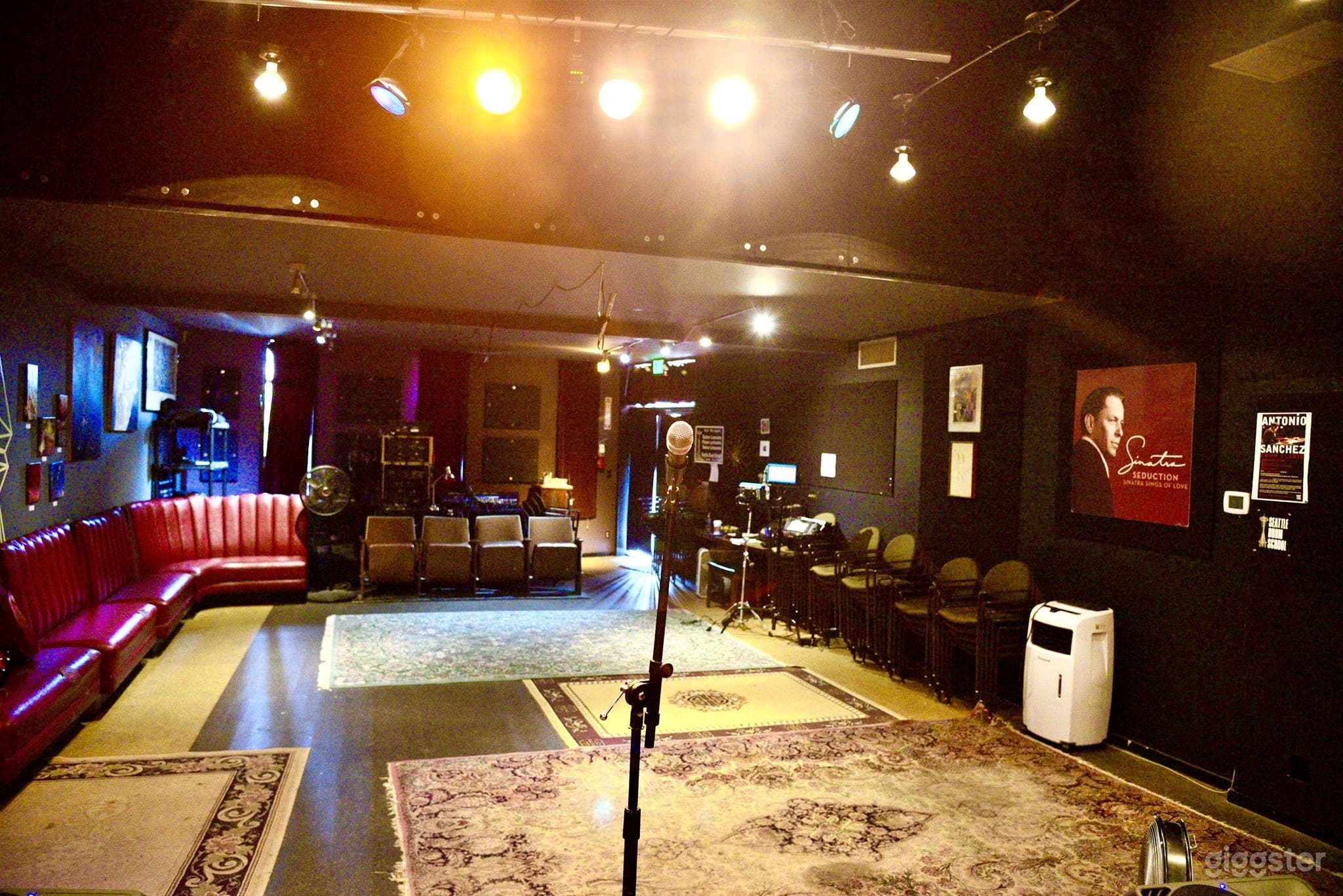 Intimate Music &amp; Performance Venue - South Seattle Photo 3