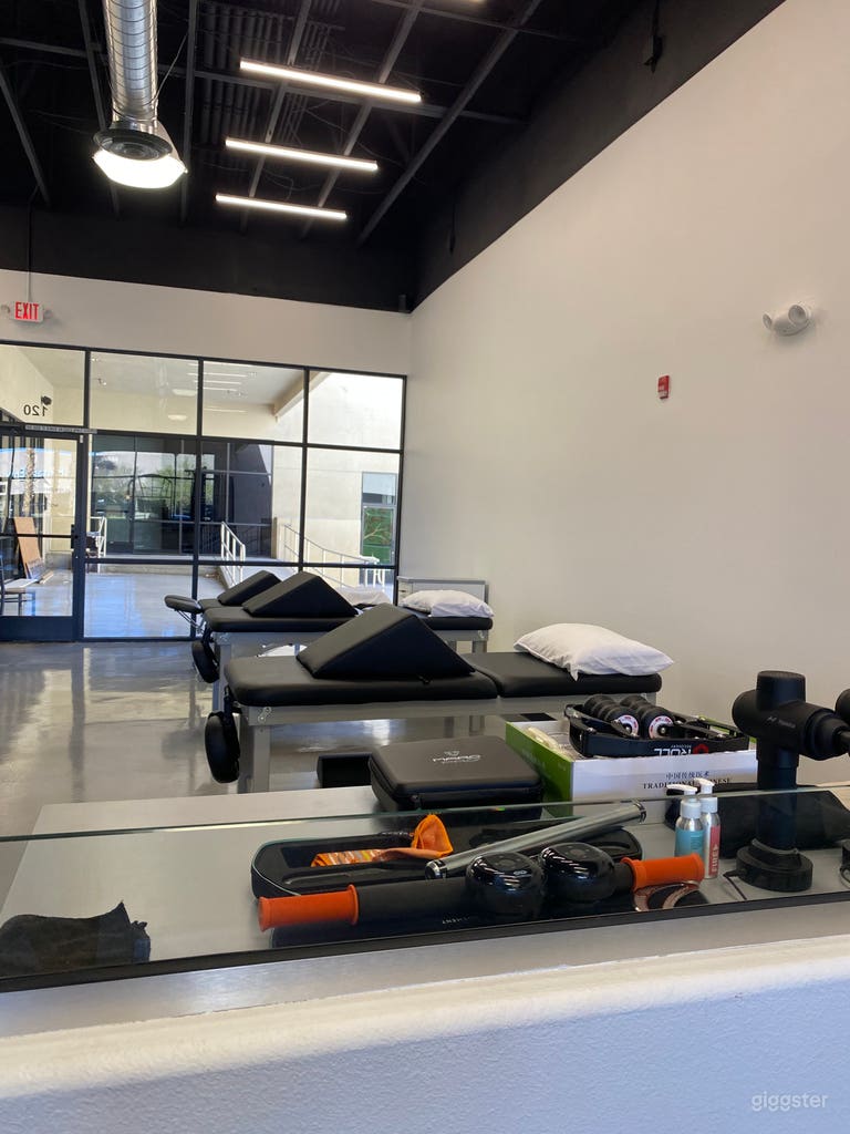  Gimnasio espacioso y clínica de terapia 