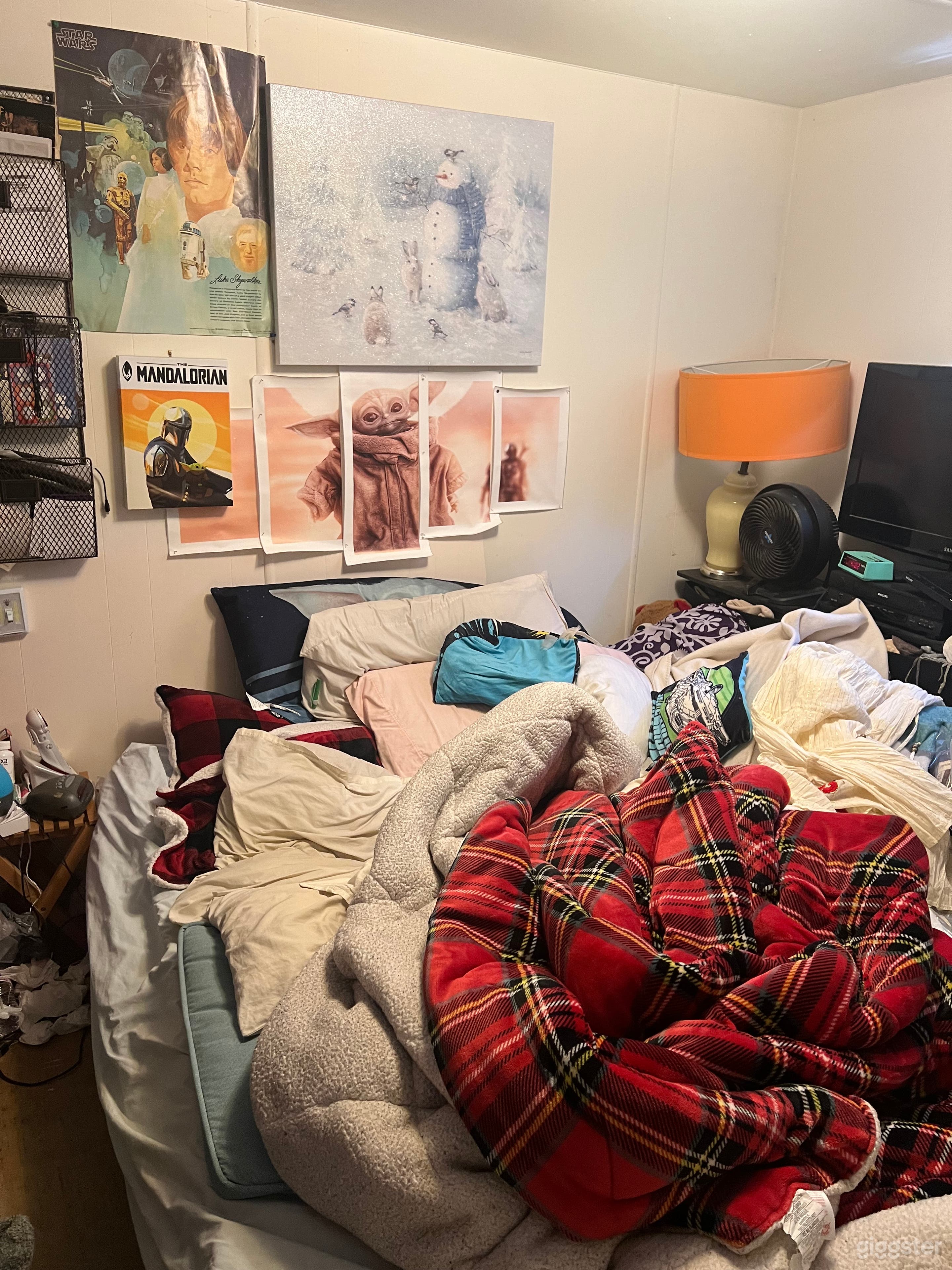 Dilapidated 1964 Mobile home, messy, filled up Photo 3