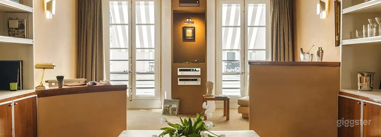  Suite de designer parisienne ambiance années 1970 avec atrium 