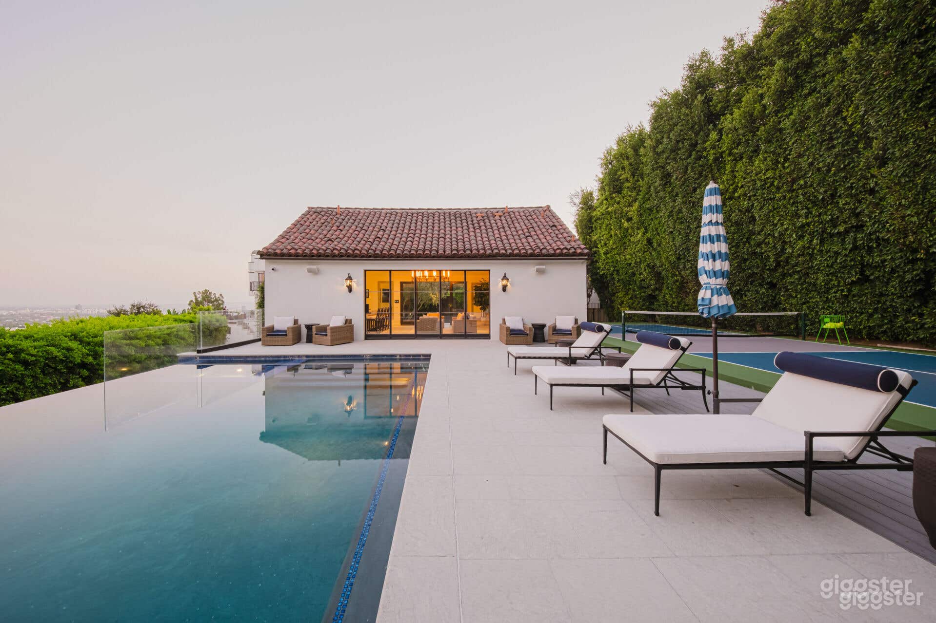 HOLLYWOOD HILLS INFINITY POOL WITH CITY VIEWS Photo 1