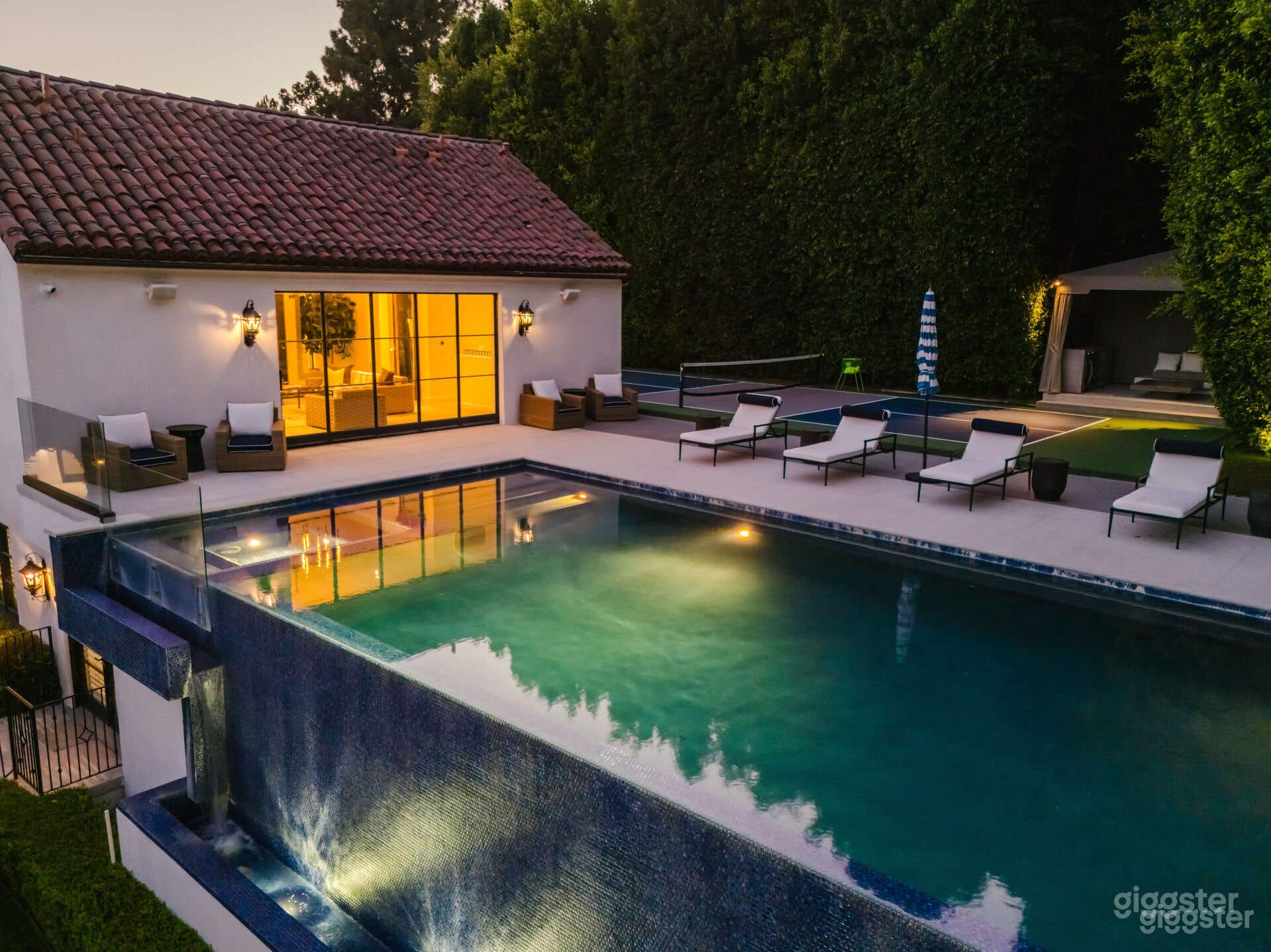 HOLLYWOOD HILLS INFINITY POOL WITH CITY VIEWS Photo 3