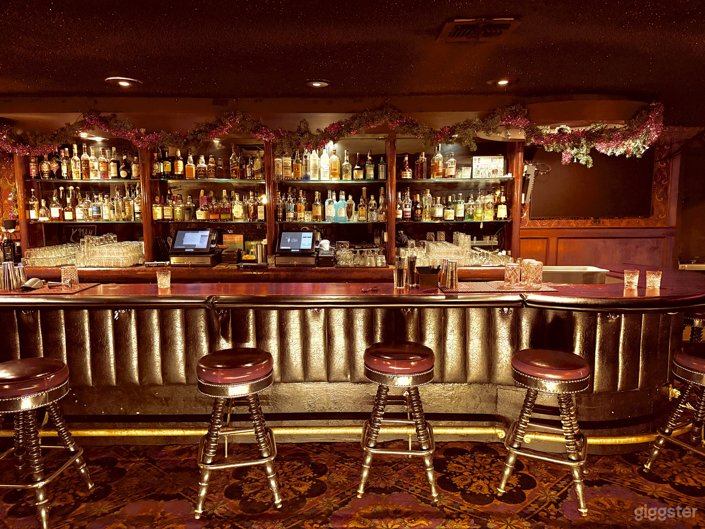 Timeless Old Hollywood Lounge Venue Full Stage! Photo 4