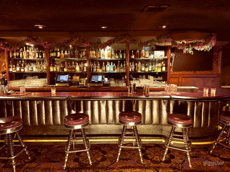  Timeless Old Hollywood Lounge Venue Full Stage! 