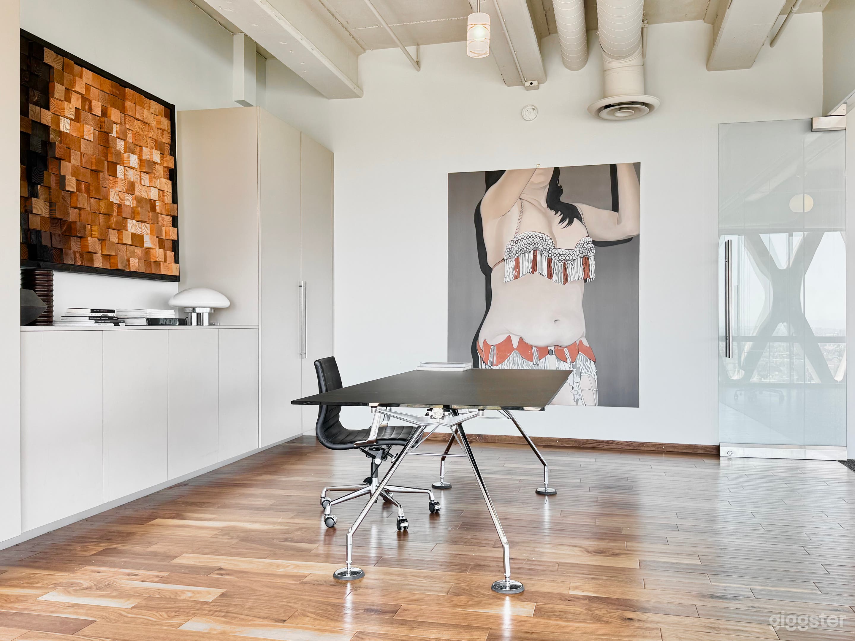 Mid-Century Modern Panoramic Skyline View Loft Photo 4