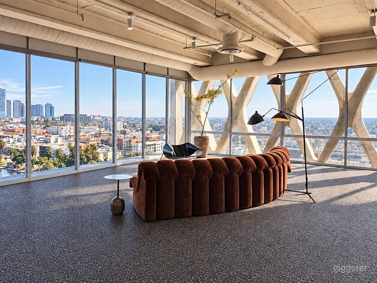  Loft panorámico de vista al skyline de estilo moderno de mediados de siglo 