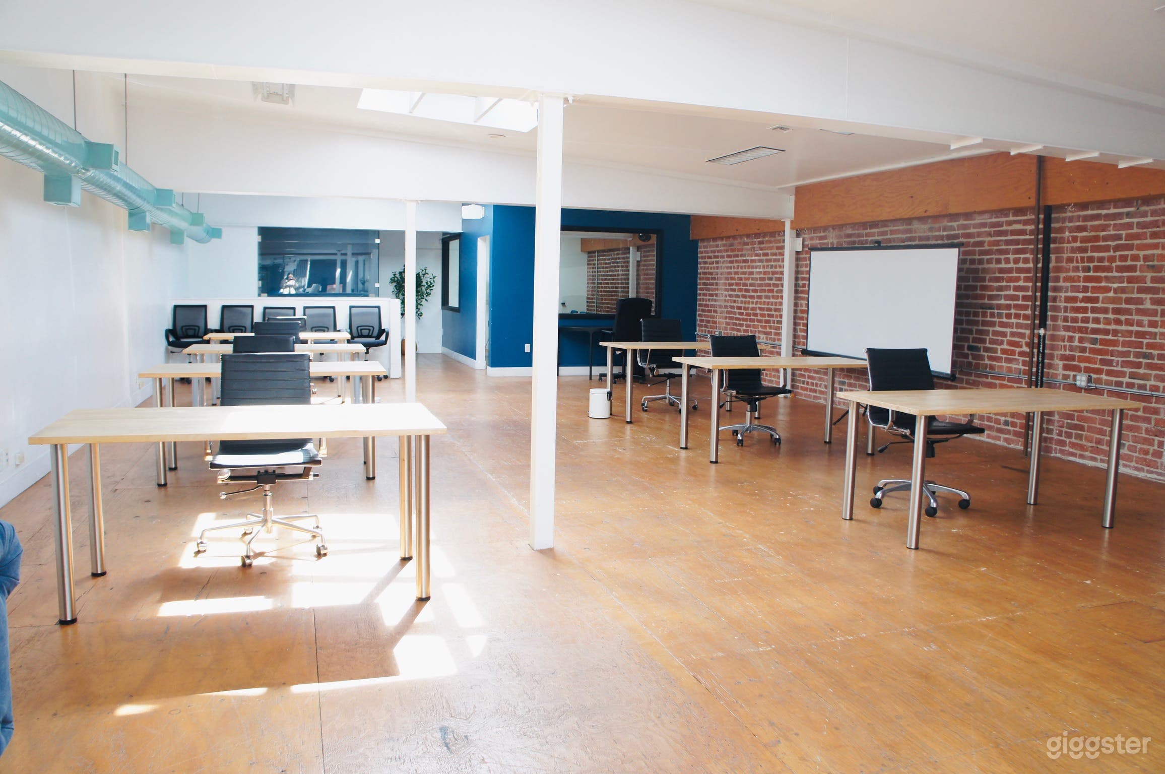 Equipped Loft for Workshops, Productions & Team Offsites Photo 2