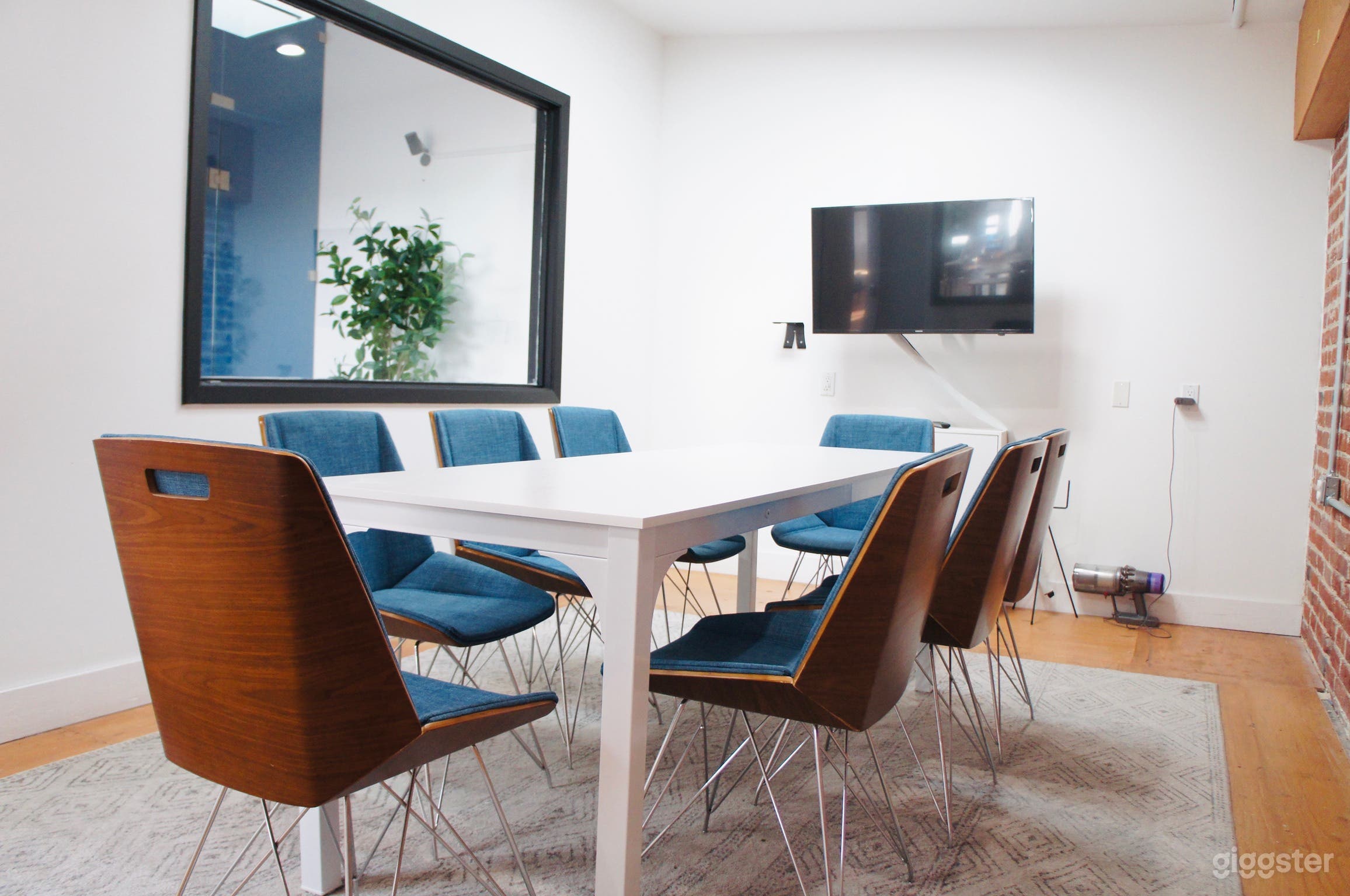Equipped Loft for Workshops, Productions & Team Offsites Photo 4